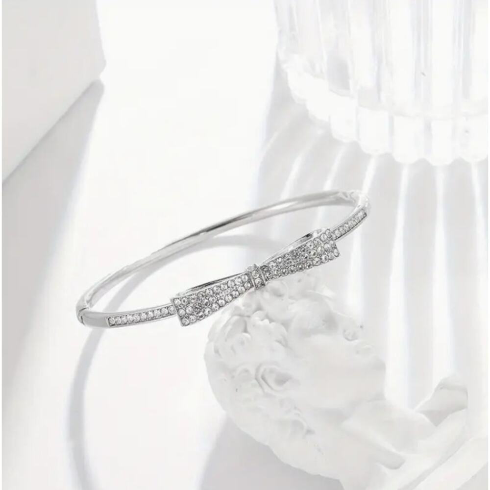 NEW - Silver bow bracelet, coquette bow jewelry, minimalist jewelry, clasps